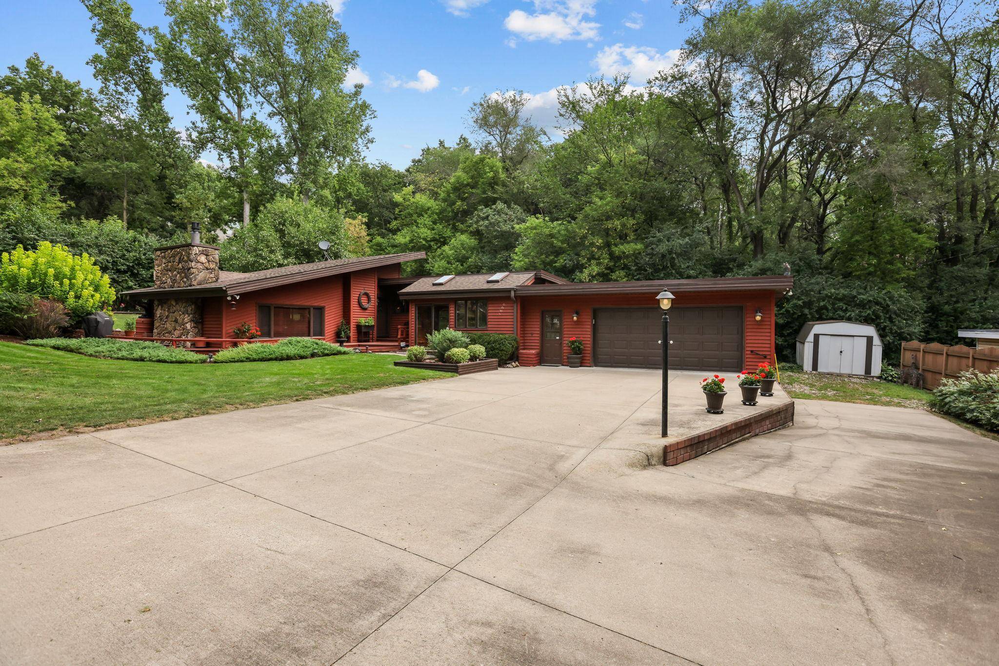 1690 Woodbury RD, Newport, MN 55055