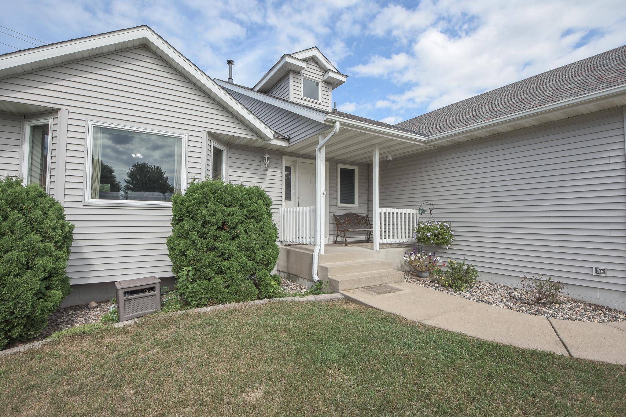 715 Prairie LN, Sauk Rapids, MN 56379