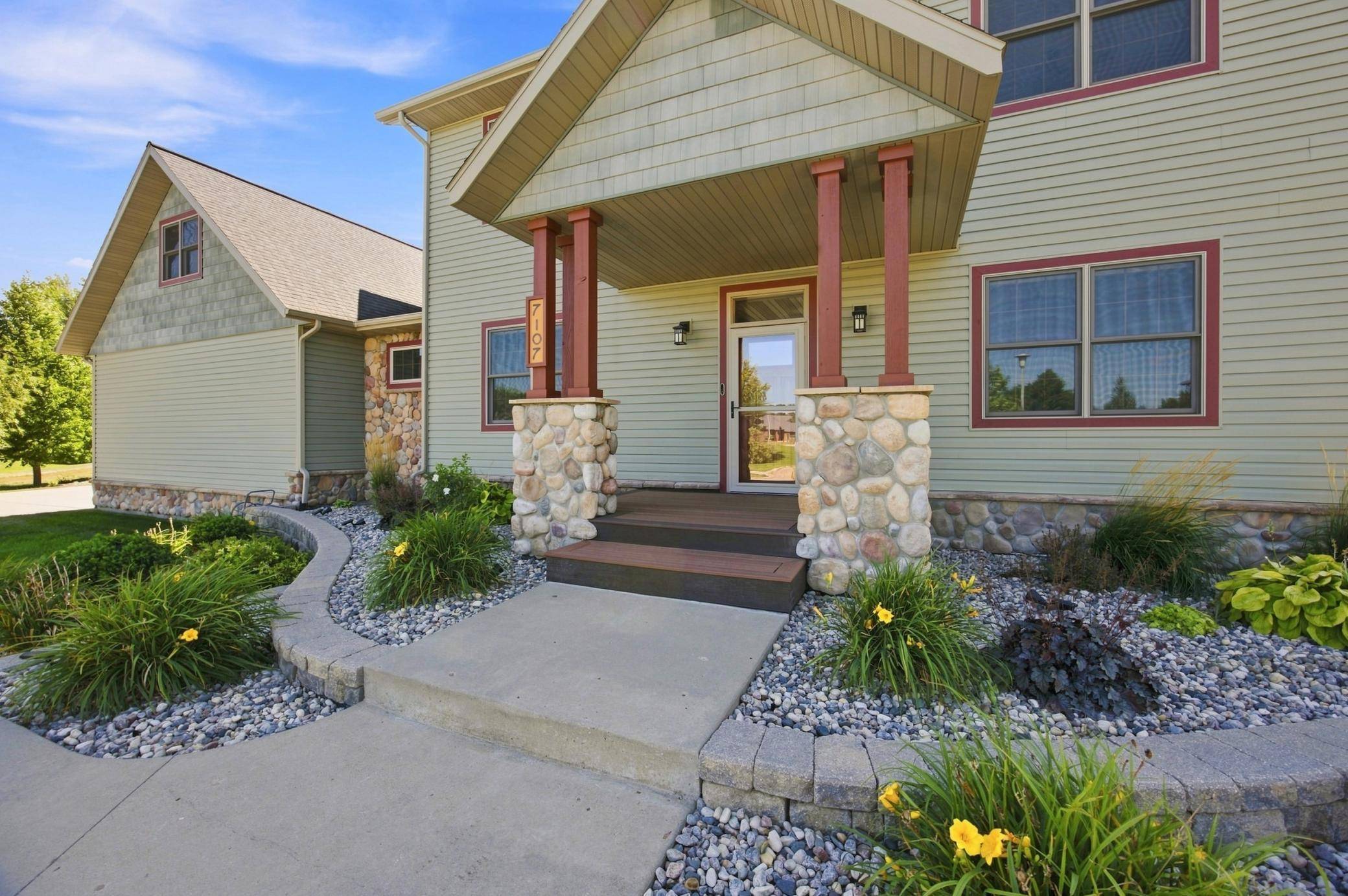 7107 Maple LN, Horace, ND 58047
