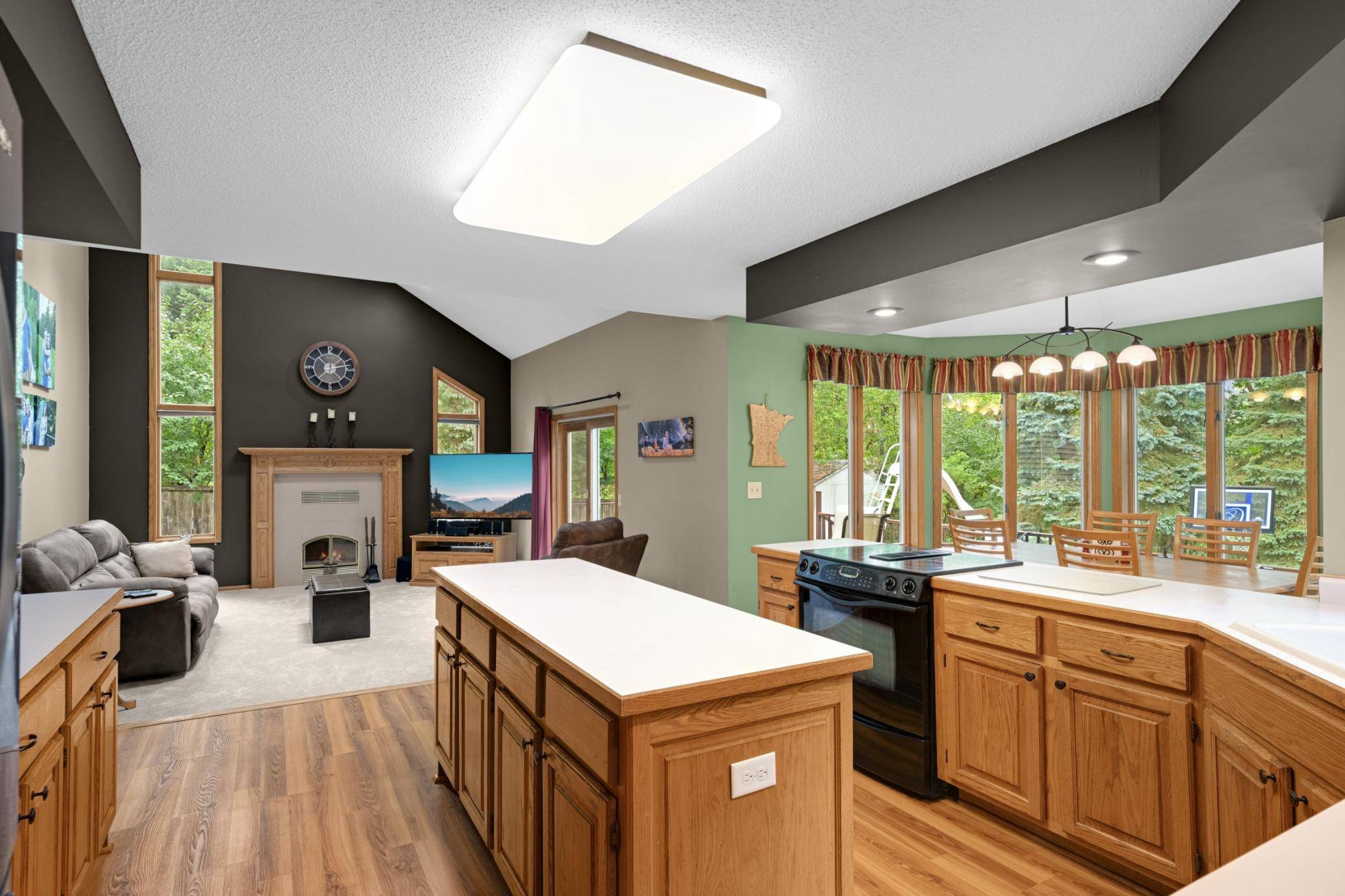 2152 15th AVE E, North Saint Paul, MN 55109