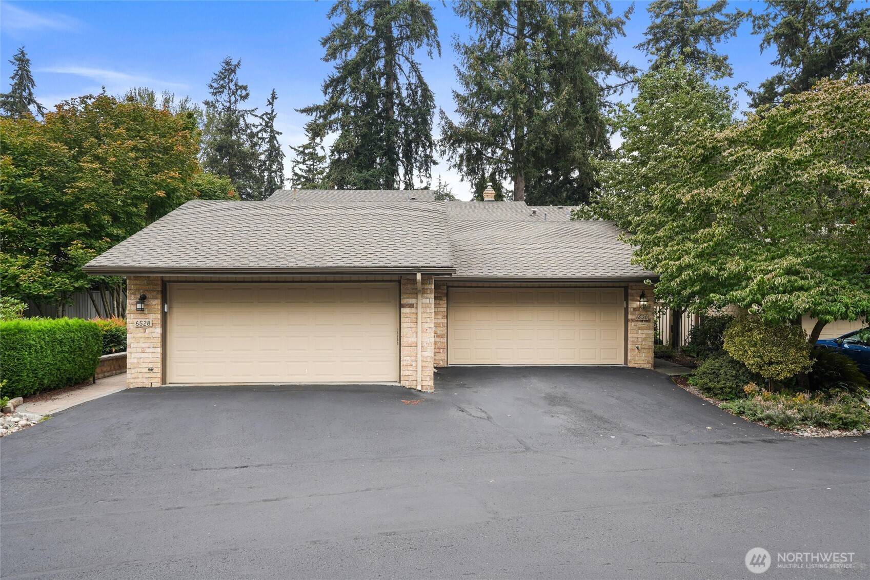 6530 NE 171st PL, Kenmore, WA 98028