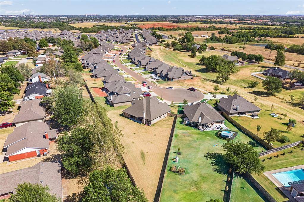 3405 Broadmoore DR, Moore, OK 73160