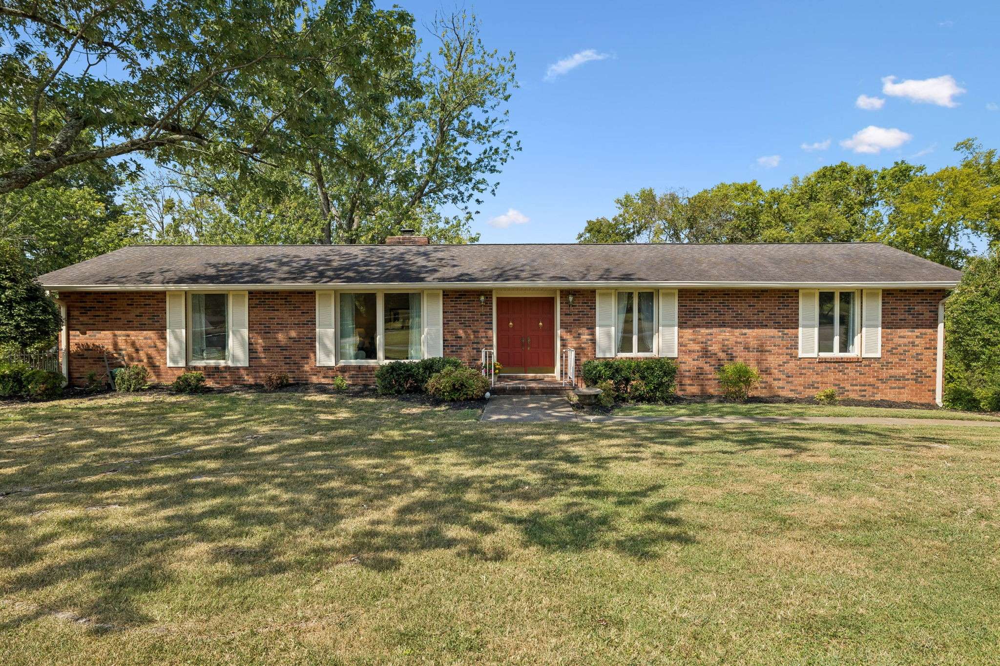 105 Stuart Dr, Hendersonville, TN 37075