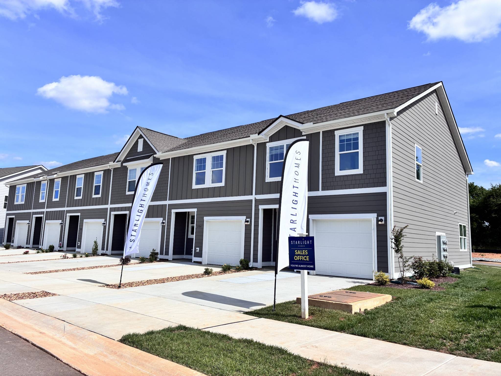 241 Darlington Dr, Dickson, TN 37055
