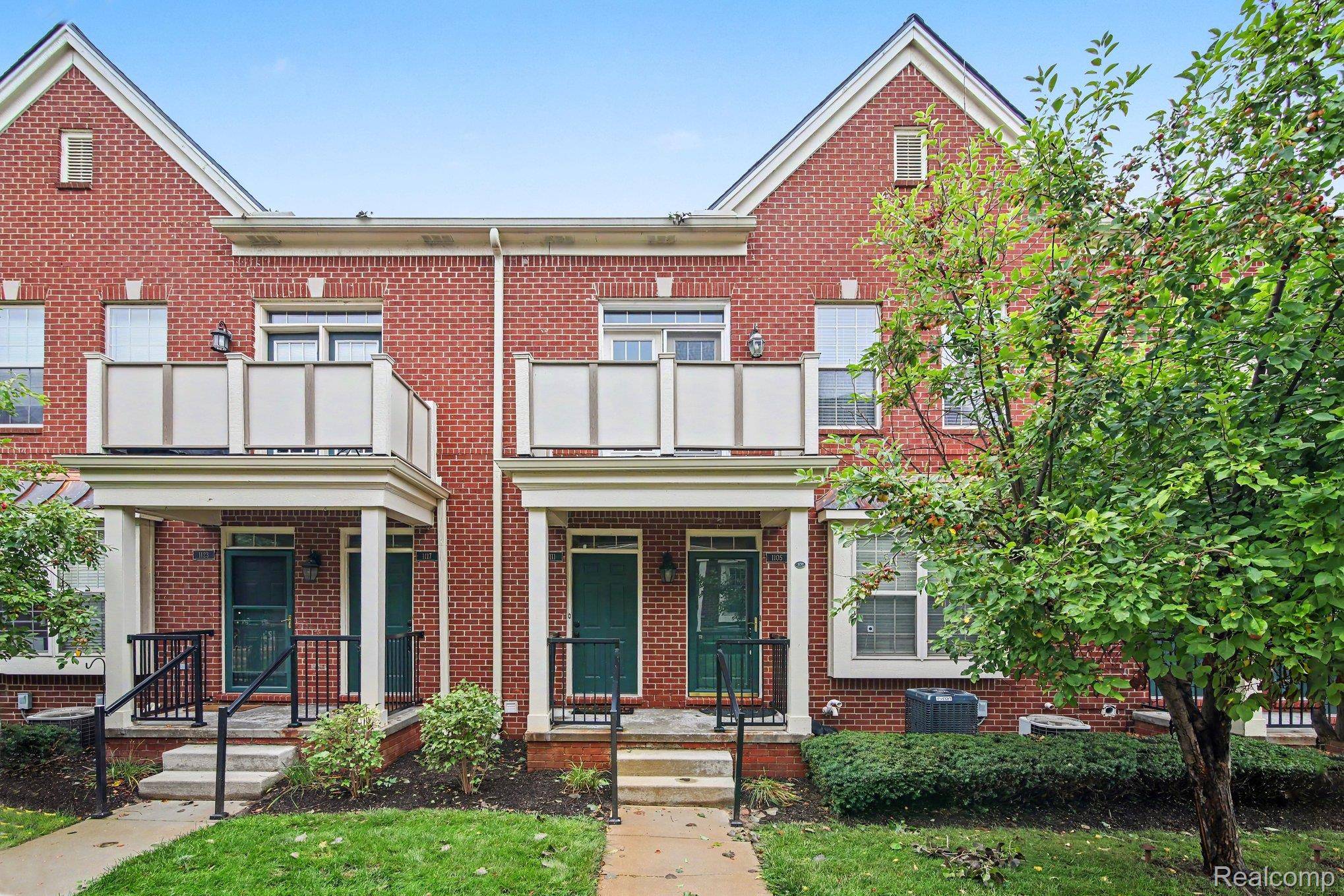 1111 Fountain View CIR, South Lyon, MI 48178