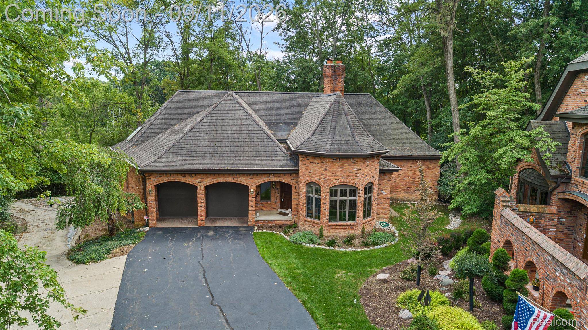 4665 Rue St Michelle, West Bloomfield Charter Township, MI 48323