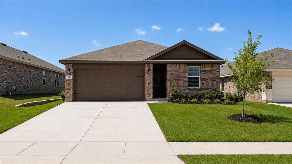 1910 CHEROKEE Lane, Cleburne, TX 76033
