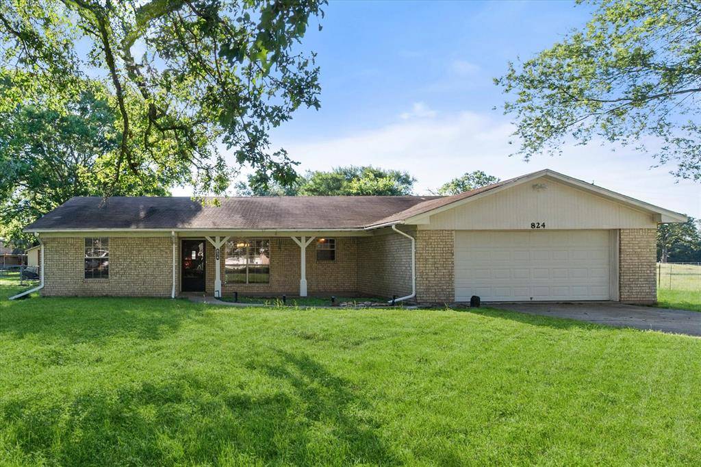 824 Stardust Lane, Fairfield, TX 75840