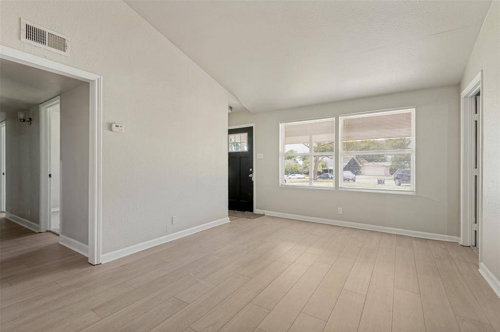 3221 Ridgeview Circle, Irving, TX 75062