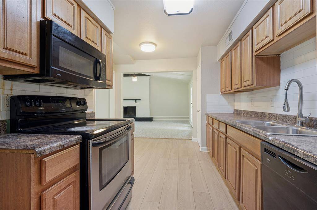 3221 Ridgeview Circle, Irving, TX 75062