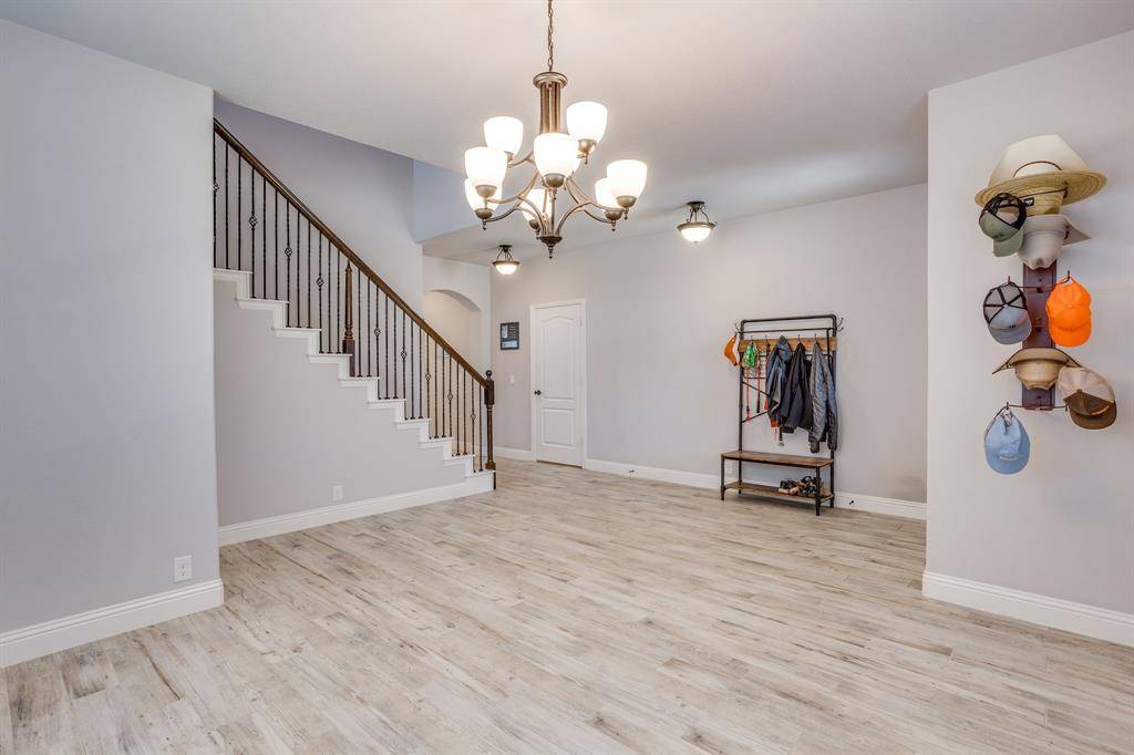 1116 Bear Oak Drive, Burleson, TX 76028
