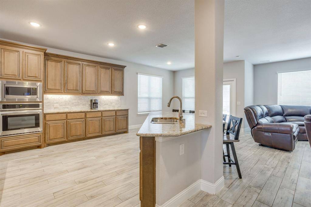 1116 Bear Oak Drive, Burleson, TX 76028