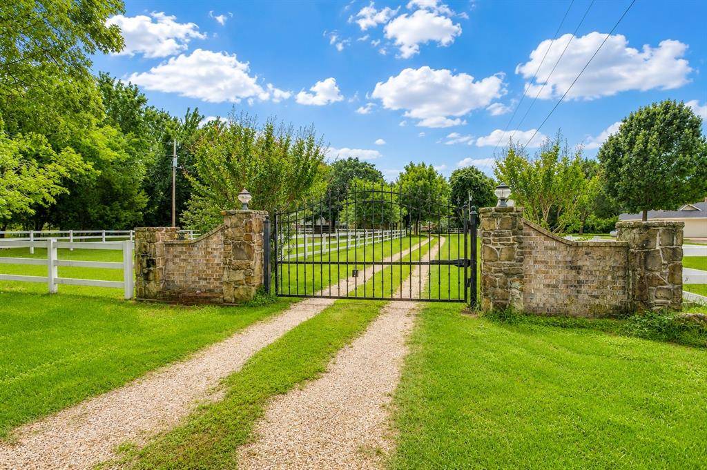 1480 Fox Lane, Burleson, TX 76028