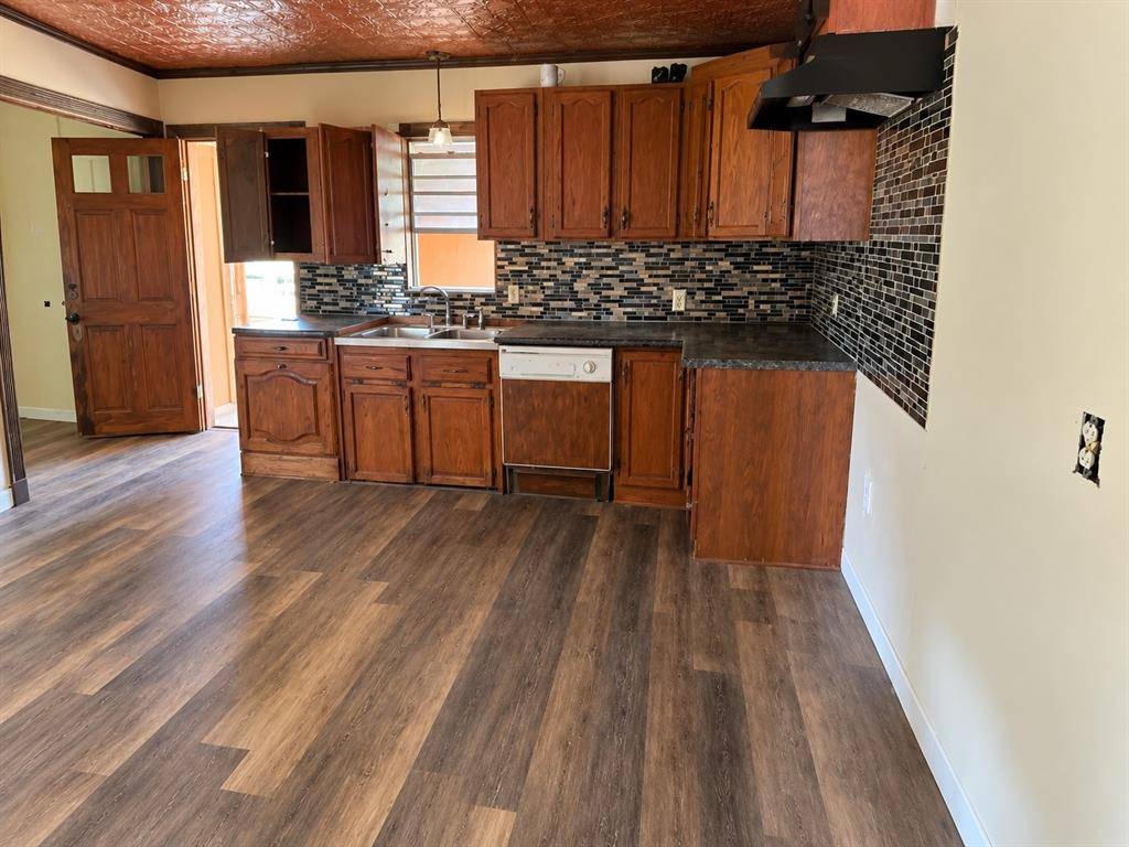 1917 County Road 1144, Miller Grove, TX 75472