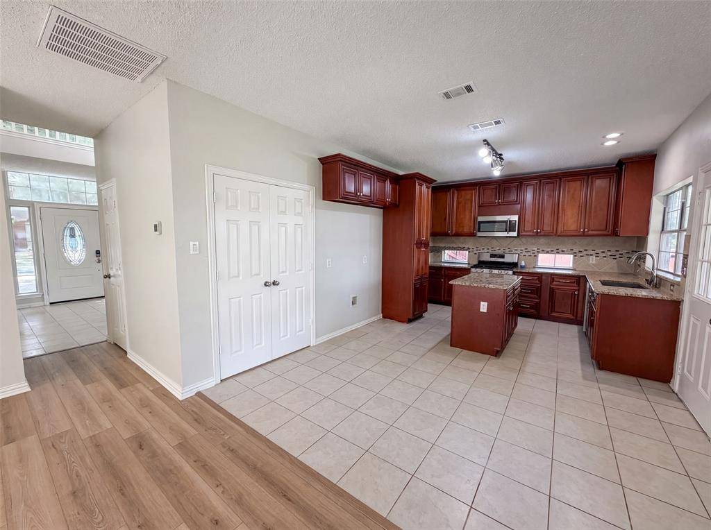 317 Riverwalk Lane, Irving, TX 75063