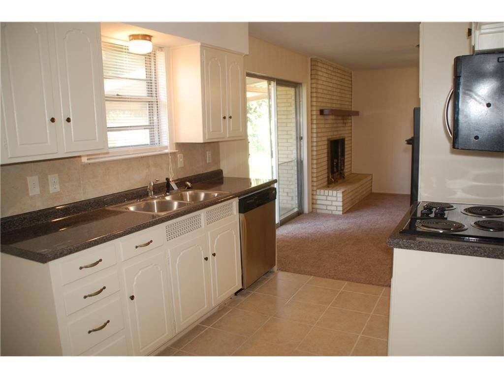 409 Wilshire Drive, Euless, TX 76040