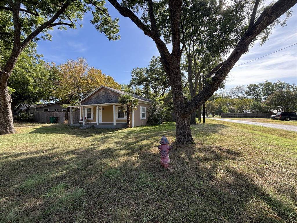 107 College Street, Joshua, TX 76058