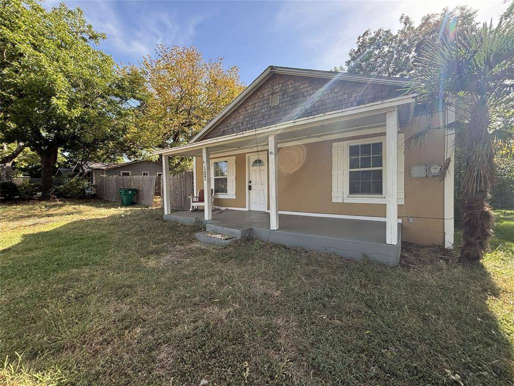 107 College Street, Joshua, TX 76058