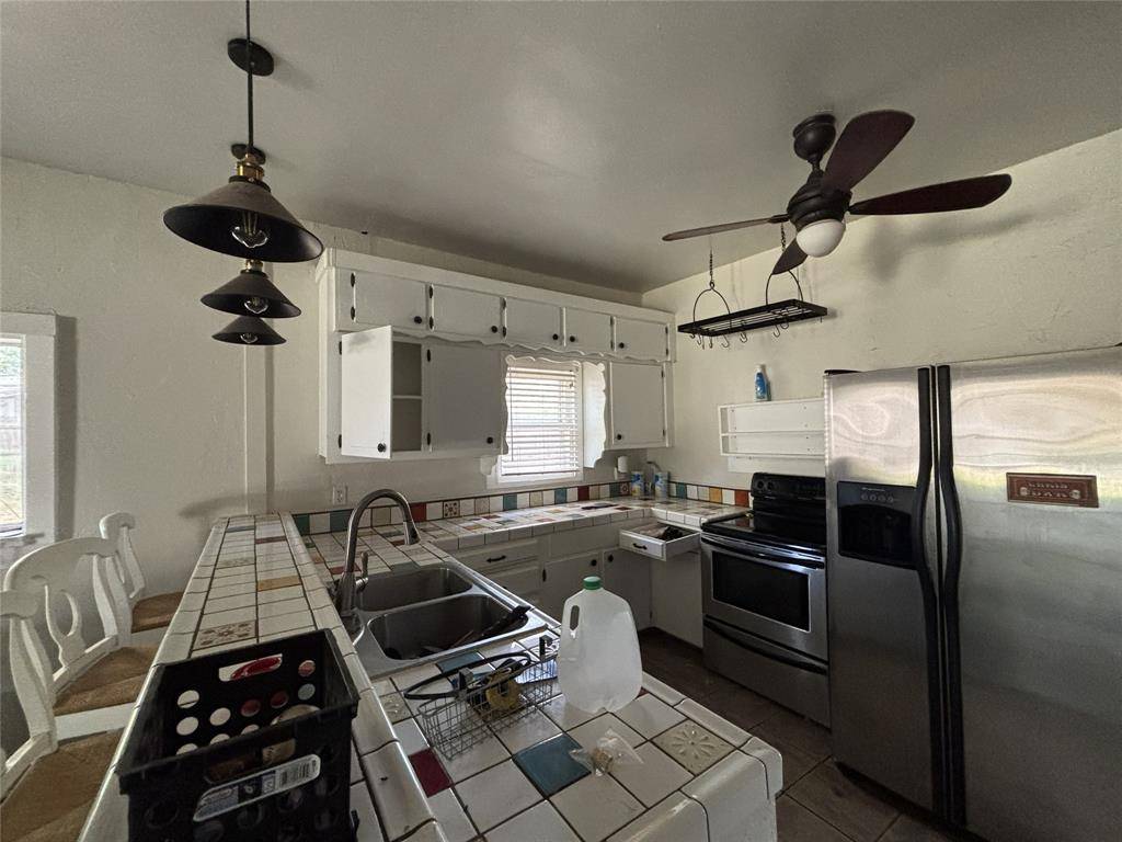 107 College Street, Joshua, TX 76058