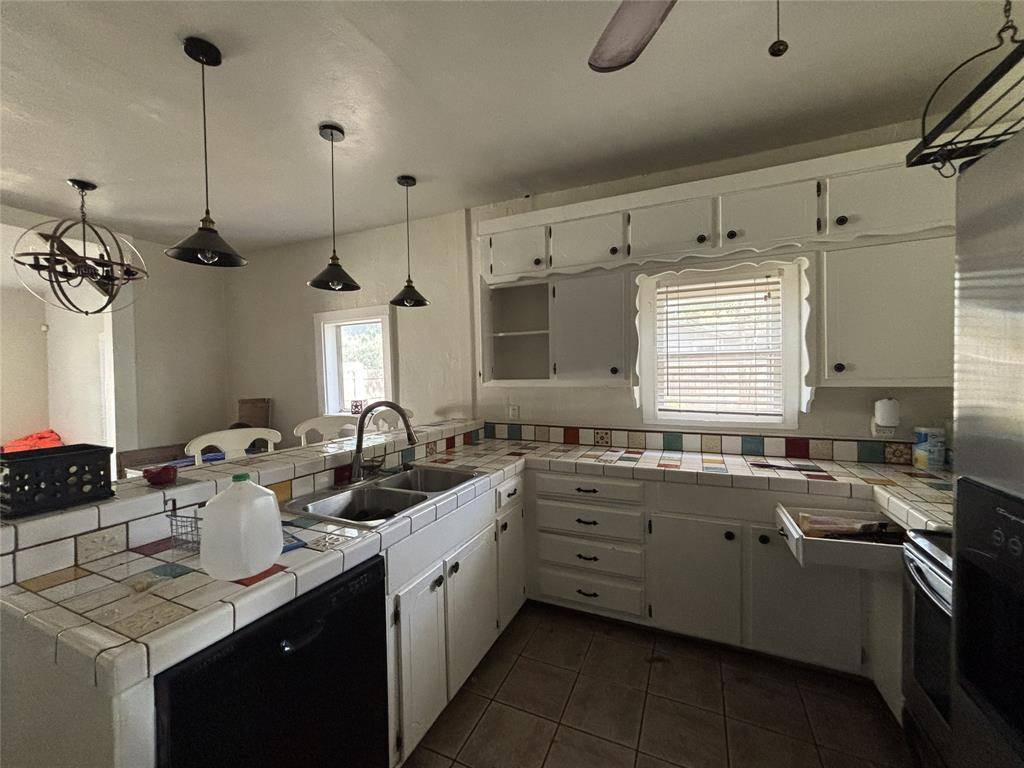 107 College Street, Joshua, TX 76058