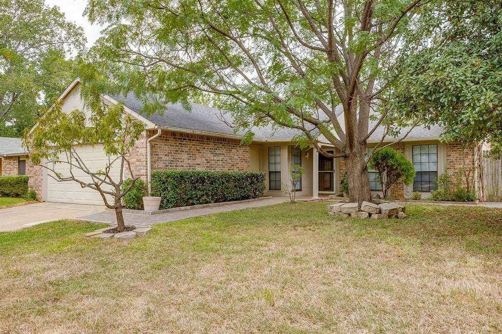 7913 Bermejo Road, Fort Worth, TX 76112