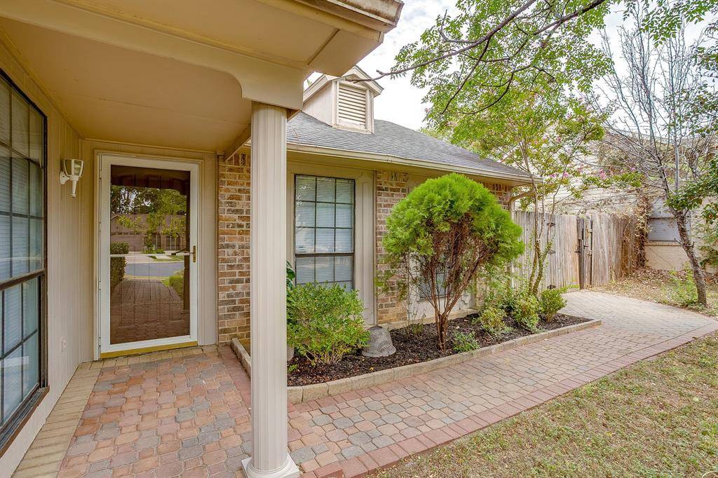7913 Bermejo Road, Fort Worth, TX 76112