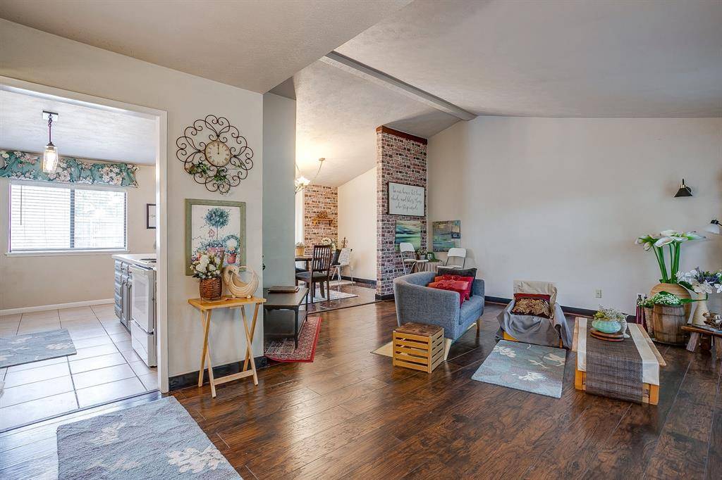 7913 Bermejo Road, Fort Worth, TX 76112