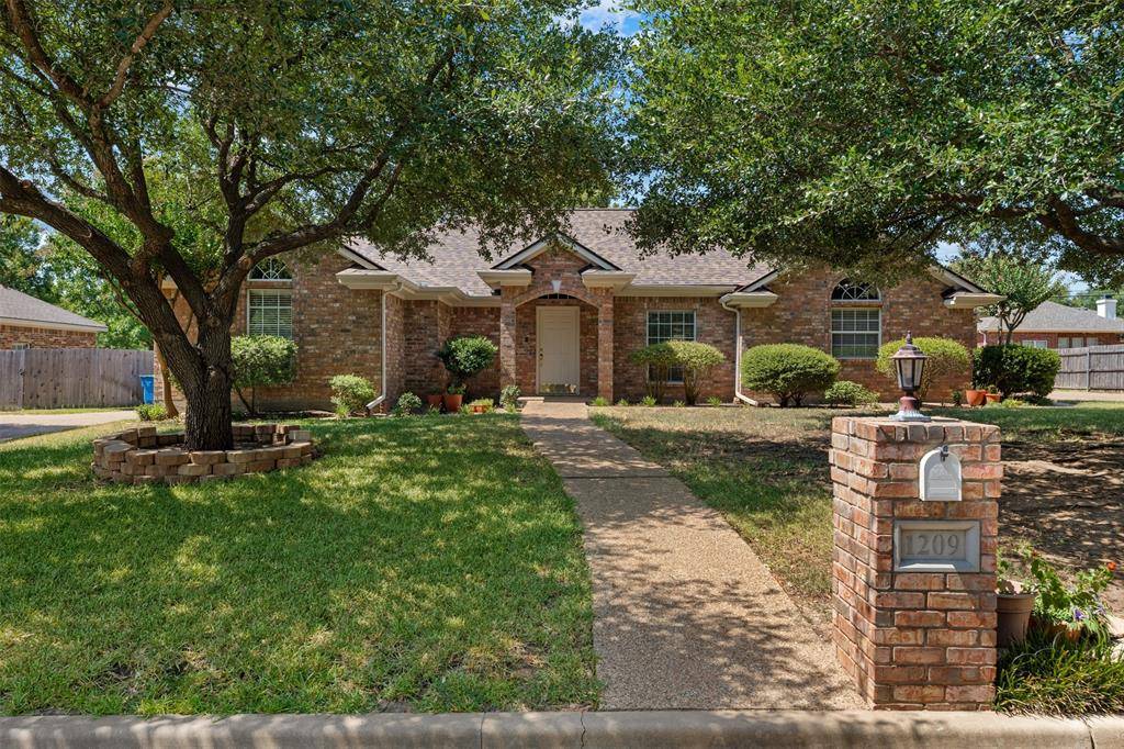 1209 Heatherwood, Hewitt, TX 76643