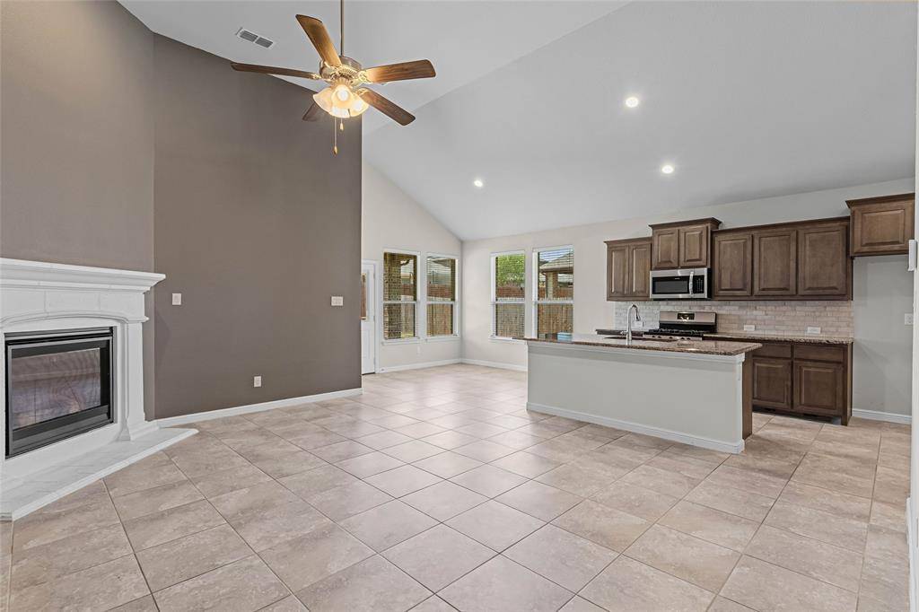 629 Dunster Lane, Saginaw, TX 76131