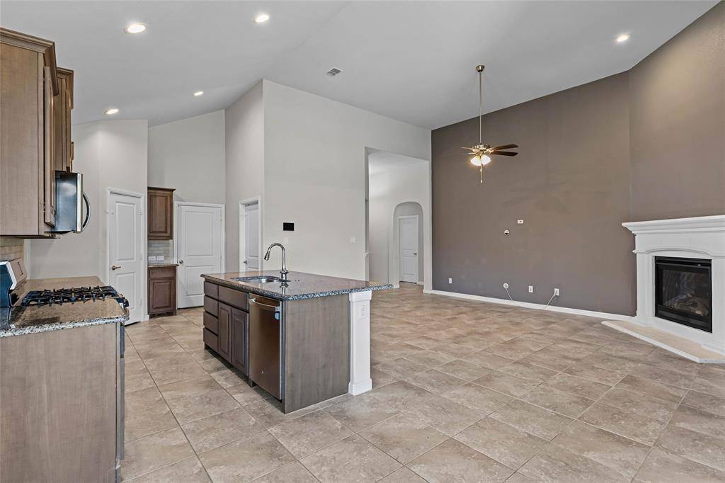 629 Dunster Lane, Saginaw, TX 76131