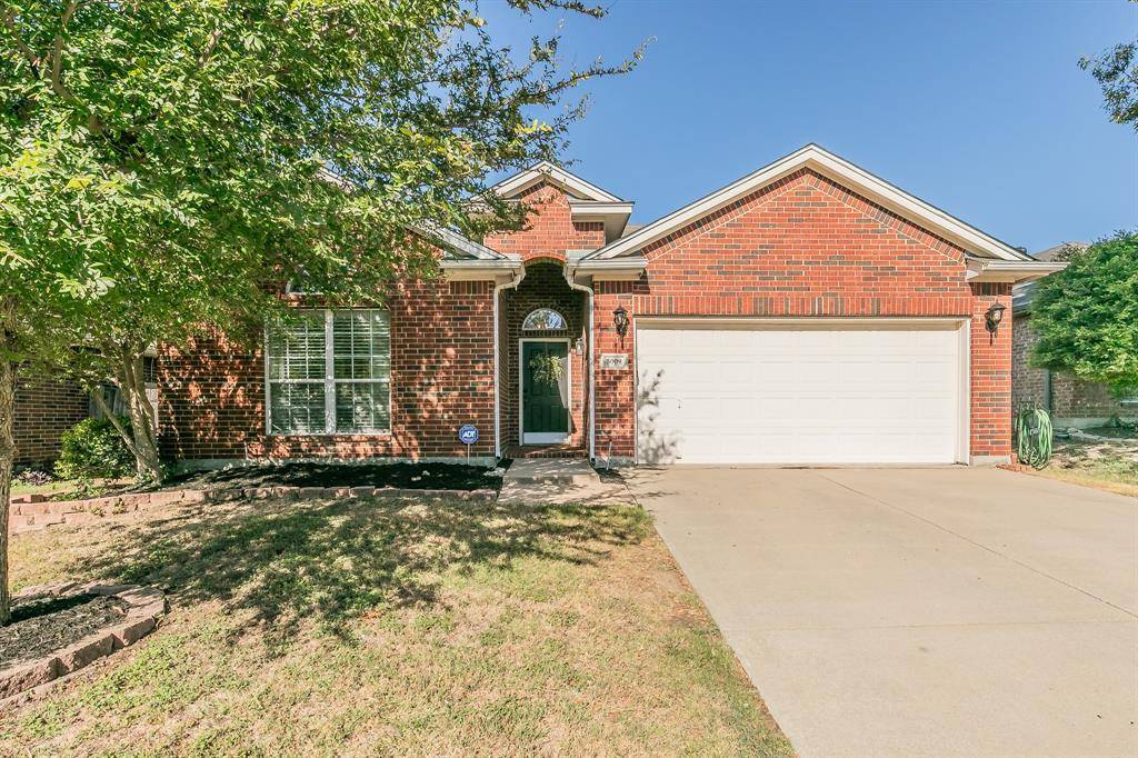 5009 Bedfordshire Drive, Fort Worth, TX 76135