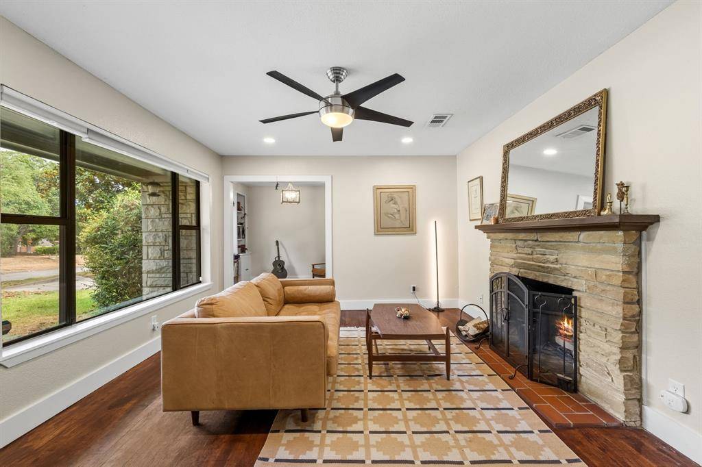 2909 Ryan Place Drive, Fort Worth, TX 76110