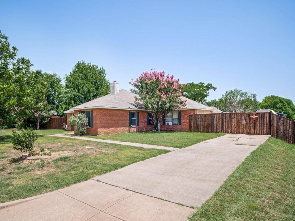 1036 Summit Drive, Justin, TX 76247