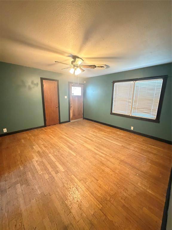 137 Bowie Street, Mcgregor, TX 76657