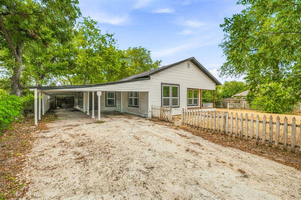 403 N Gaither Street, Glen Rose, TX 76043
