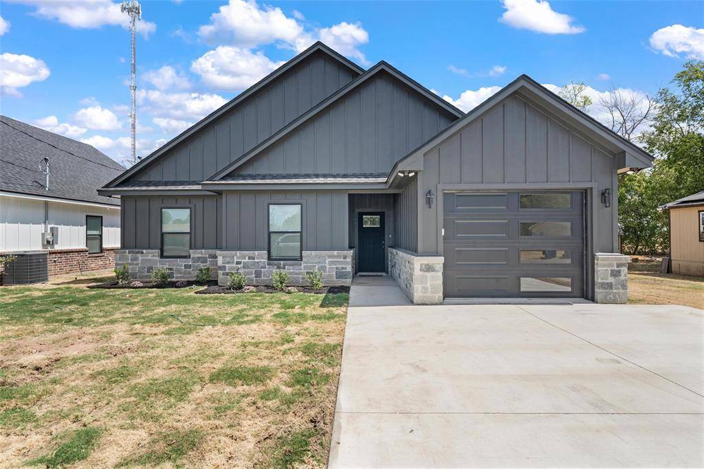 302 Johnson Street, Mcgregor, TX 76657
