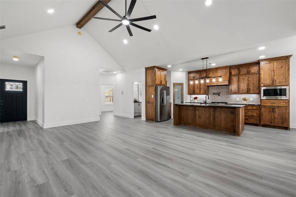 302 Johnson Street, Mcgregor, TX 76657