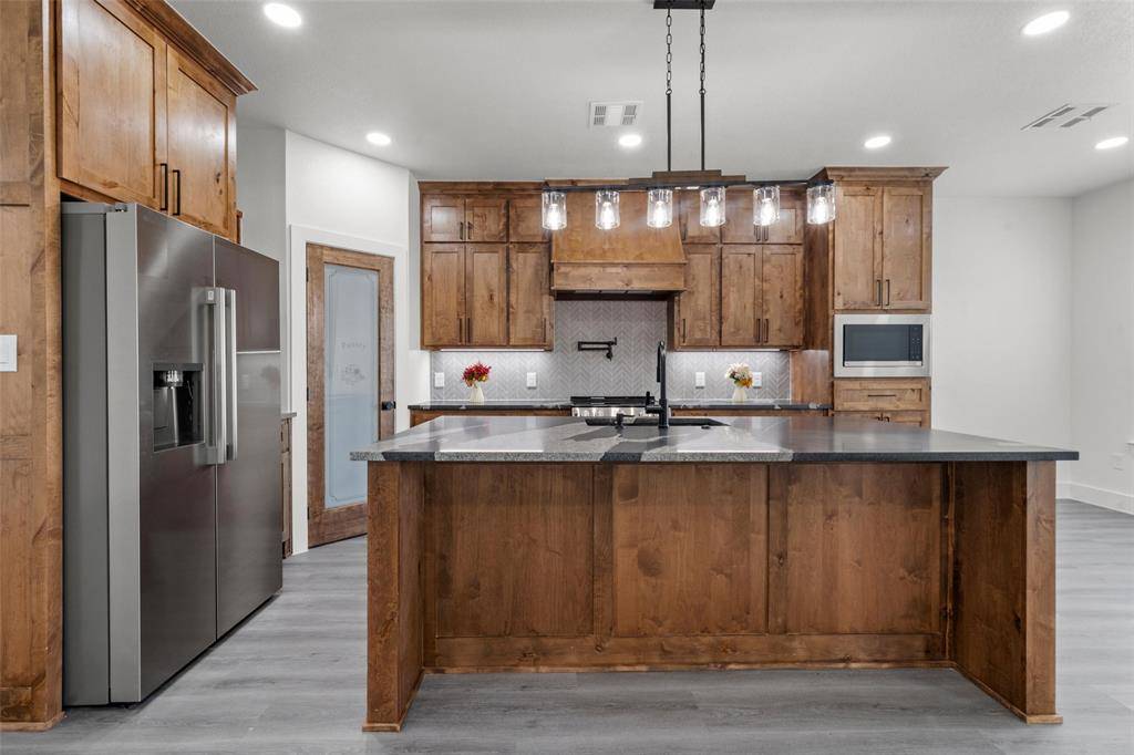 302 Johnson Street, Mcgregor, TX 76657