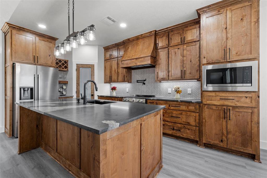 302 Johnson Street, Mcgregor, TX 76657