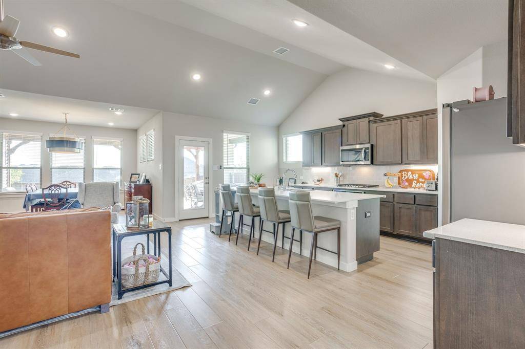 5577 Summit Creek Road, Fort Worth, TX 76126