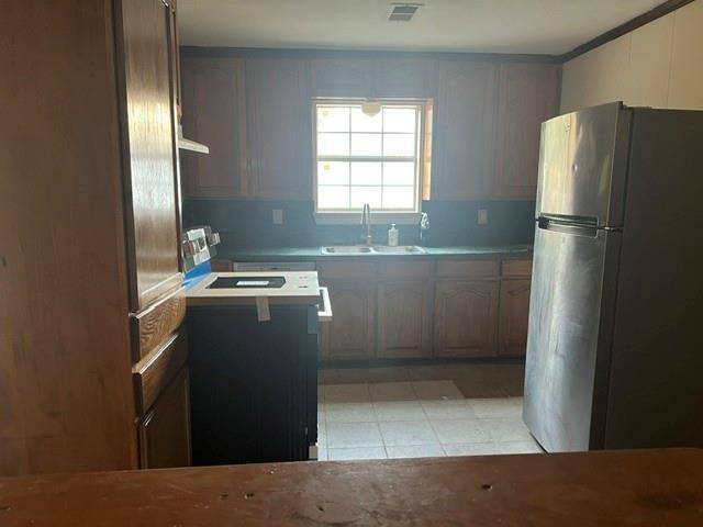 1817 Throckmorton Street, Gainesville, TX 76240