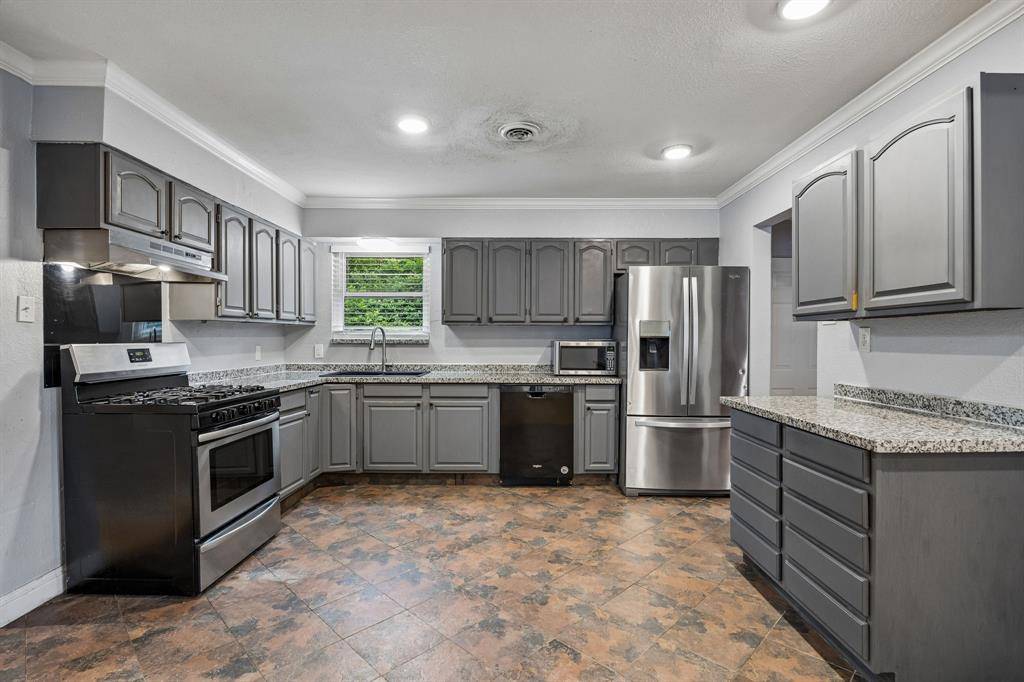 2332 Hartline Drive, Dallas, TX 75228