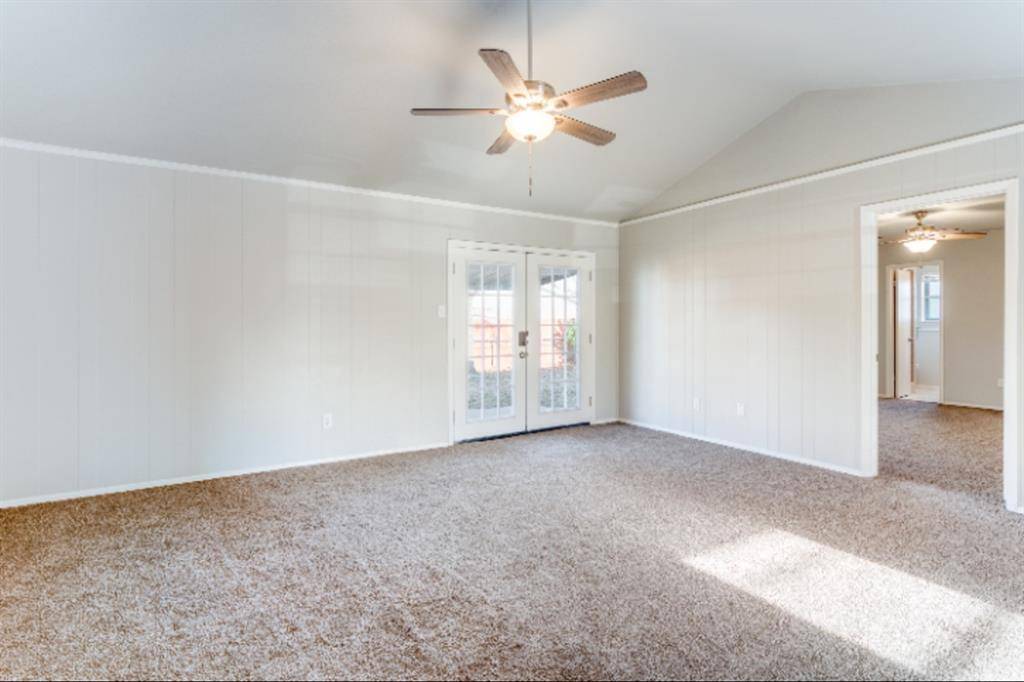 900 Skelly Street, Crowley, TX 76036