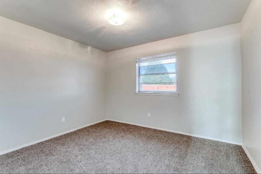 900 Skelly Street, Crowley, TX 76036