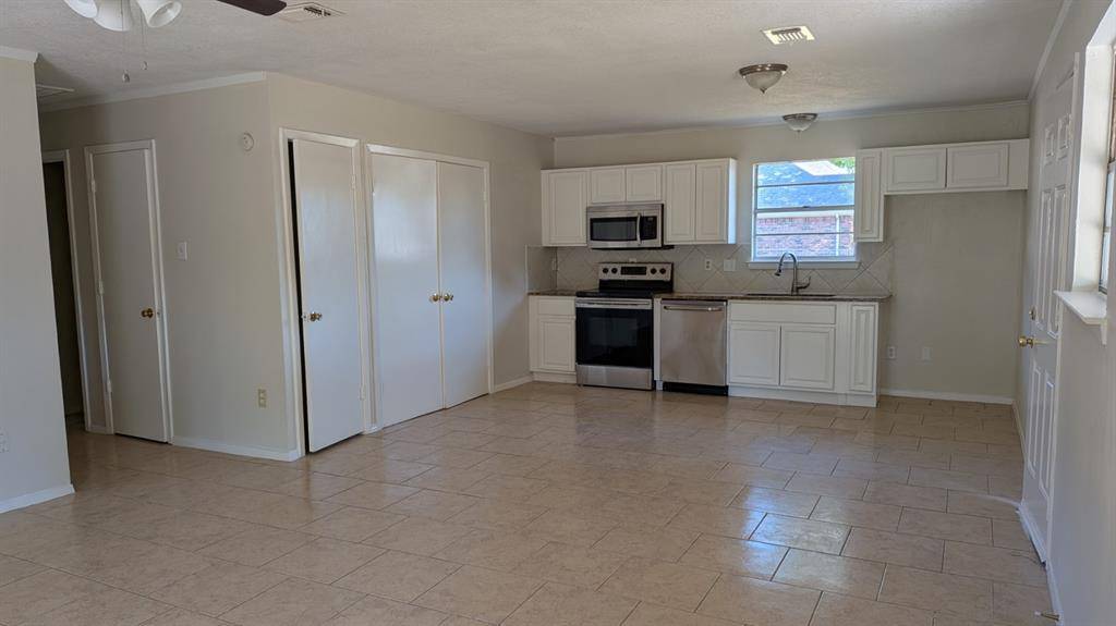 101 Pecan Street, Howe, TX 75459