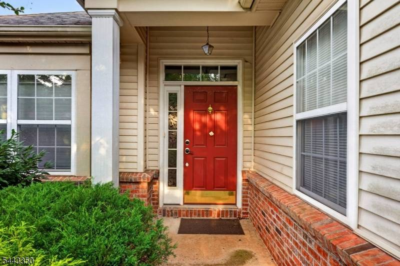 14 Daulton Dr, Franklin Twp., NJ 08873