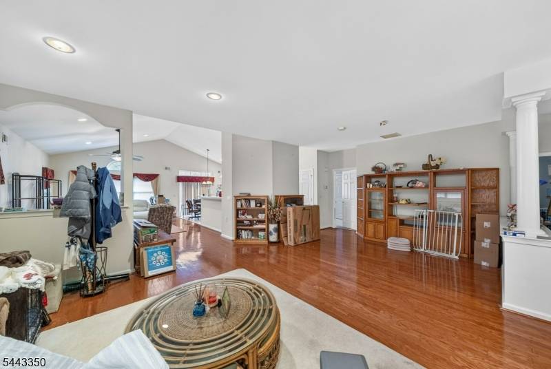 14 Daulton Dr, Franklin Twp., NJ 08873