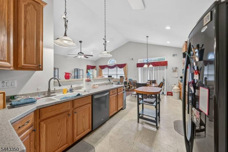 14 Daulton Dr, Franklin Twp., NJ 08873