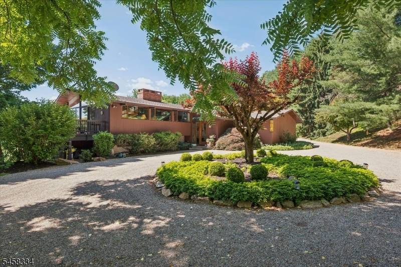 15 Palatine Rd, Tewksbury Twp., NJ 07830