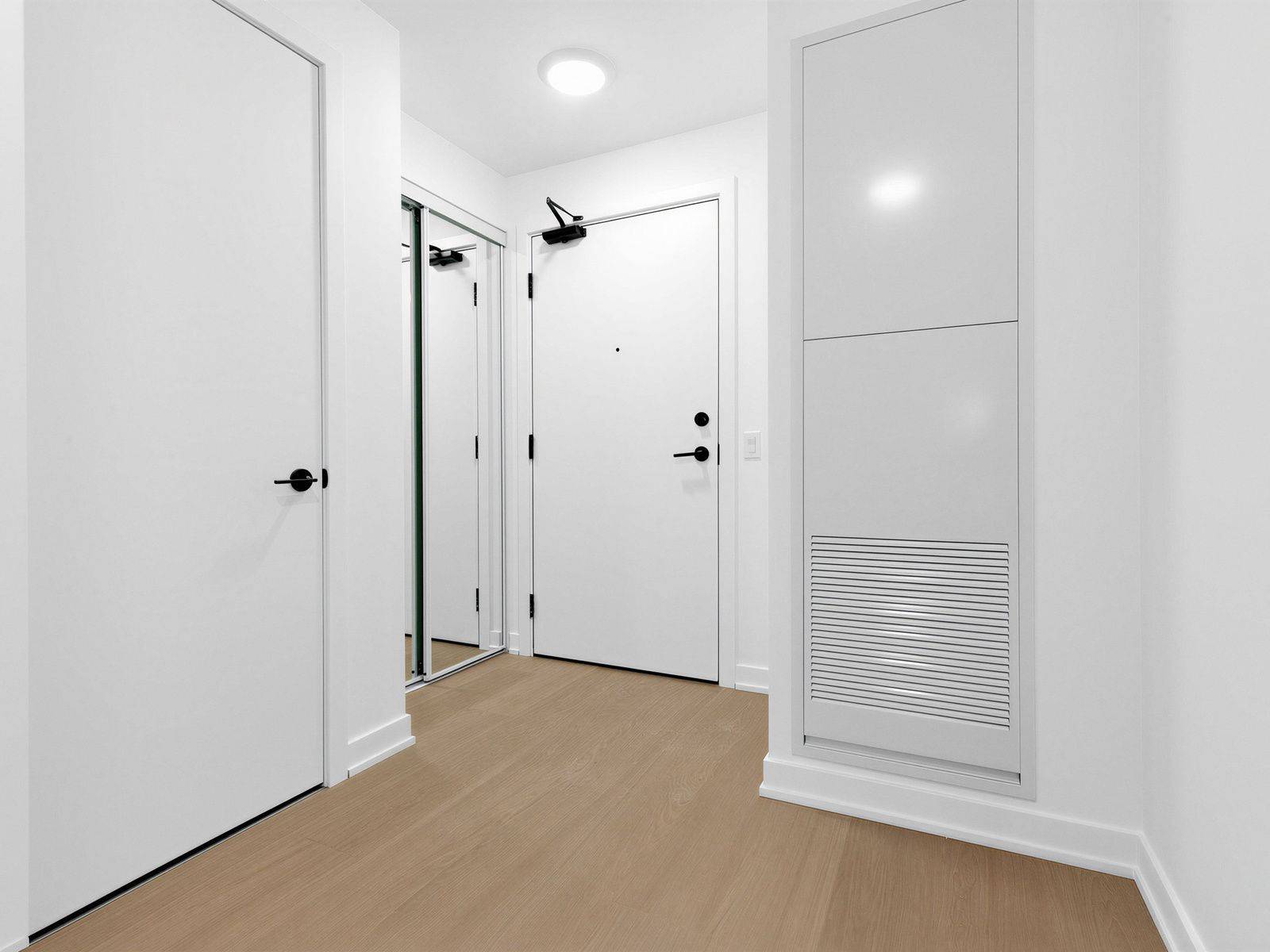 91 Montclair AVE #528, Toronto C03, ON M5P 0B1